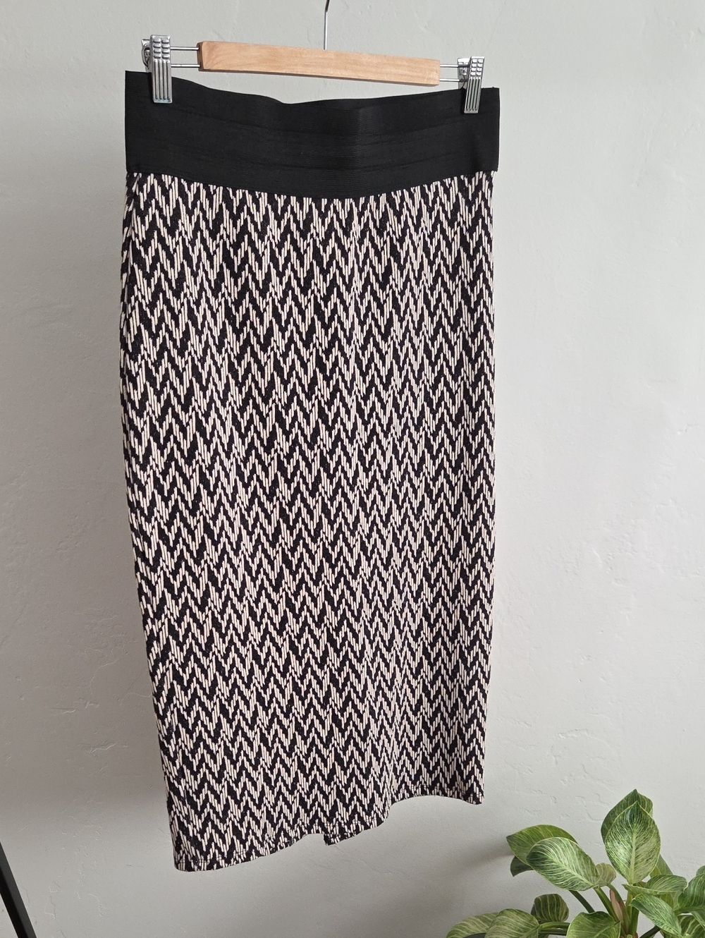 Black & Cream Zigzag Knit Pencil Skirt